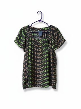Kenar Dark Brown Short-Sleeve Scoop Neck Top with Bold Polka Dot Pattern